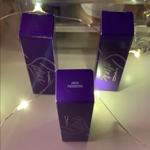 Selena MAC amor prohibido lipstick